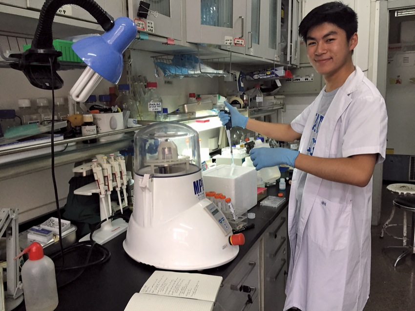 Raymond Zhang ’17 conducts research during a summer internship in China.