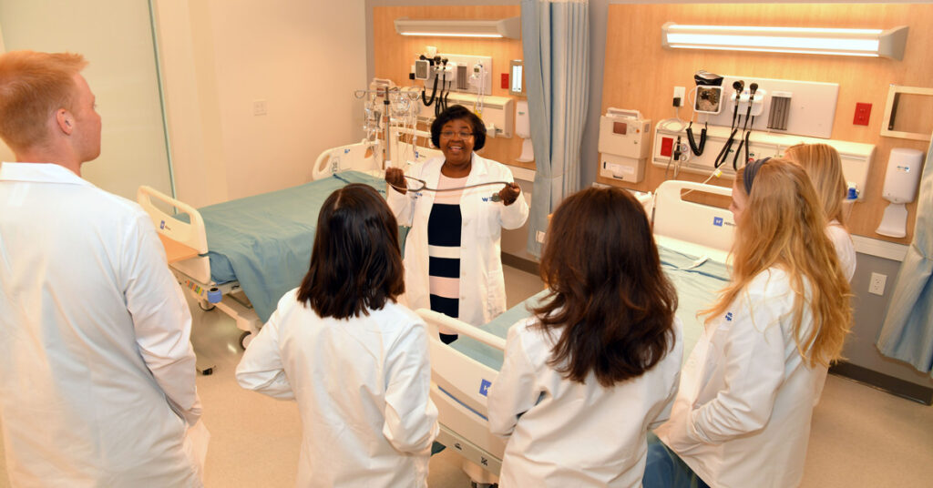 Video: Alum got real experience in nursing simulation lab - News - Illinois  State