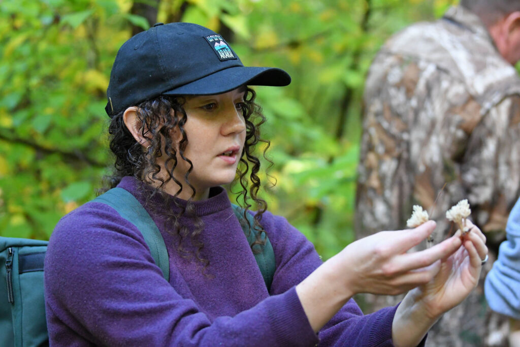 Alumna mycologist presents lecture on fungi