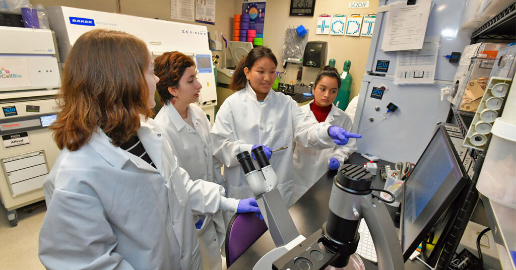 EverCellBio Scientific Associate Jessica Morris ’21 practices lab techniques with Prabidhi Malla ’26, Nyima Bhuti ’25 and Rawan Abushanab ’26.