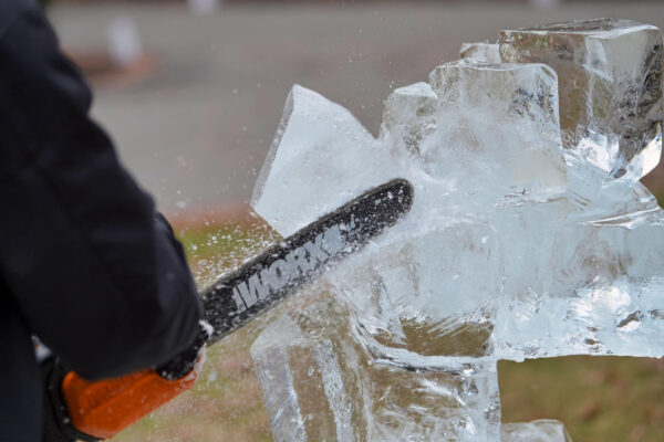 Making an ice sculpture for Winterfest 2023